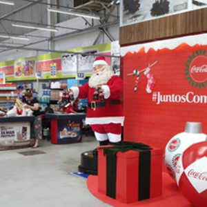 Notícia: Supermercados BH recebe ativação de Natal da Coca-Cola FEMSA Brasil